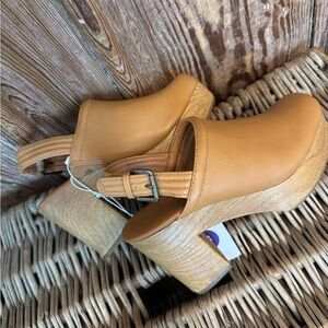 Universal Thread Tan Women's Mules